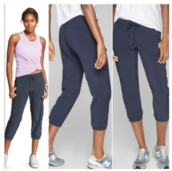 NWOT‎ Athleta Crops: La Viva Capri Crops, Navy Blue - Size 4 - Picture 2 of 9